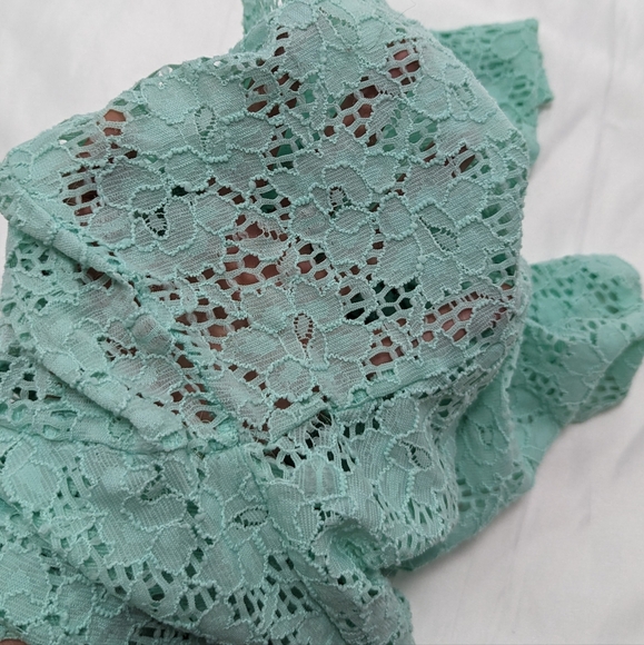 No Boundaries Women's Medium 7-9 Bright Teal Blue Lace Short Sleeve Peplum Top - Picture 4 of 12